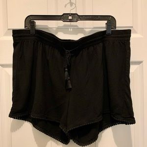 Old Navy Pom Pom Hemmed Flowy Pull On Shorts